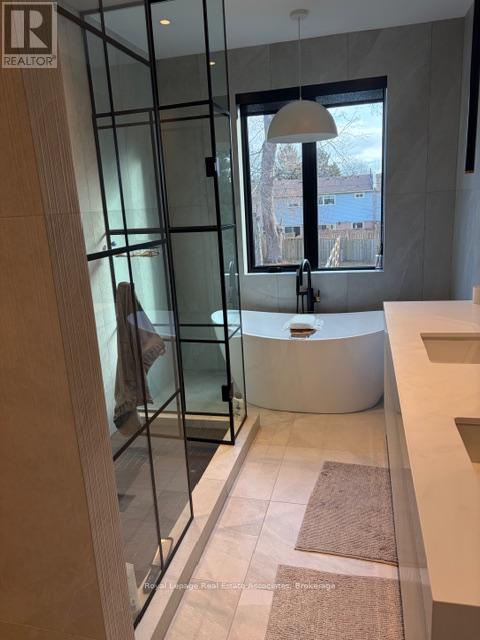 24b Broadview Avenue, Mississauga, Ontario  L5H 2S9 - Photo 7 - W12912900