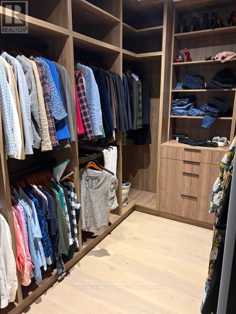 24b Broadview Avenue, Mississauga, Ontario  L5H 2S9 - Photo 8 - W12912900