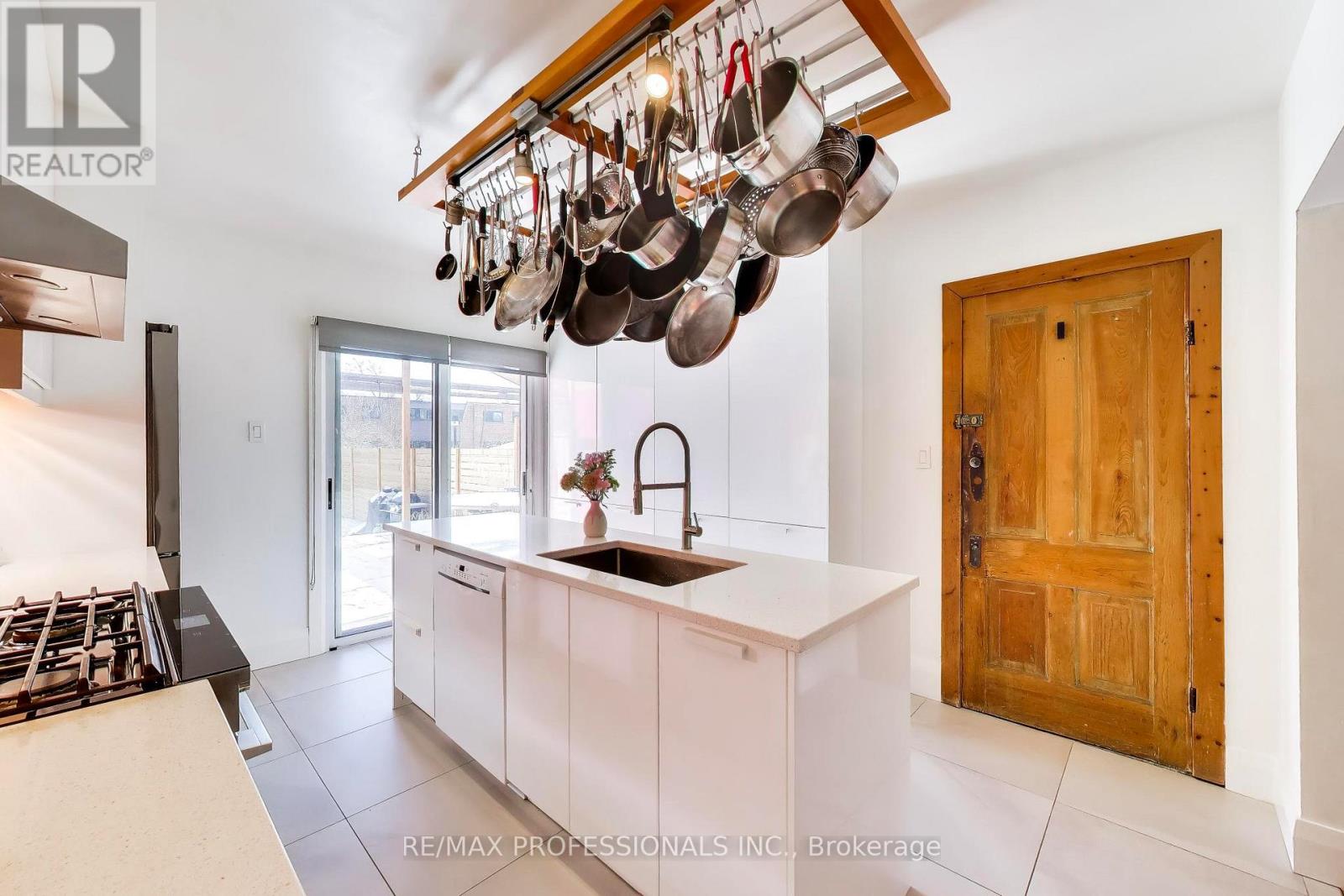 41 Windermere Avenue, Toronto, Ontario  M6S 3J3 - Photo 10 - W12912910