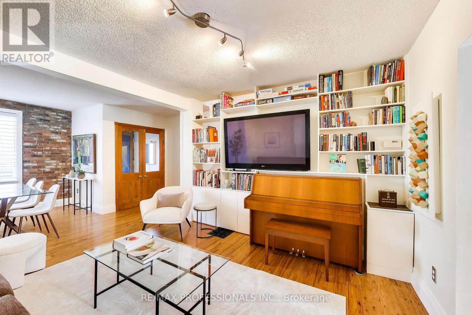 41 Windermere Avenue, Toronto, Ontario  M6S 3J3 - Photo 4 - W12912910