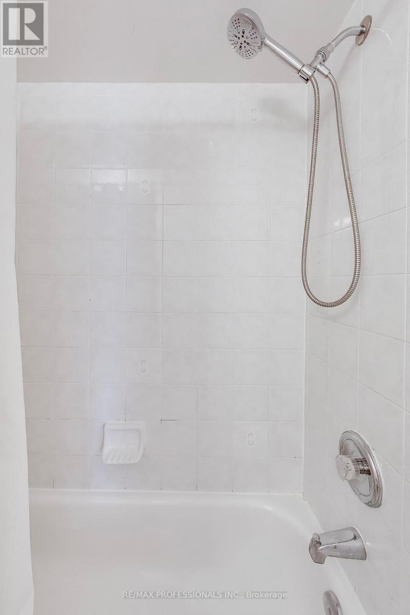 110 Littlewood Drive, Oakville, Ontario  L6H 6V2 - Photo 22 - W12912912