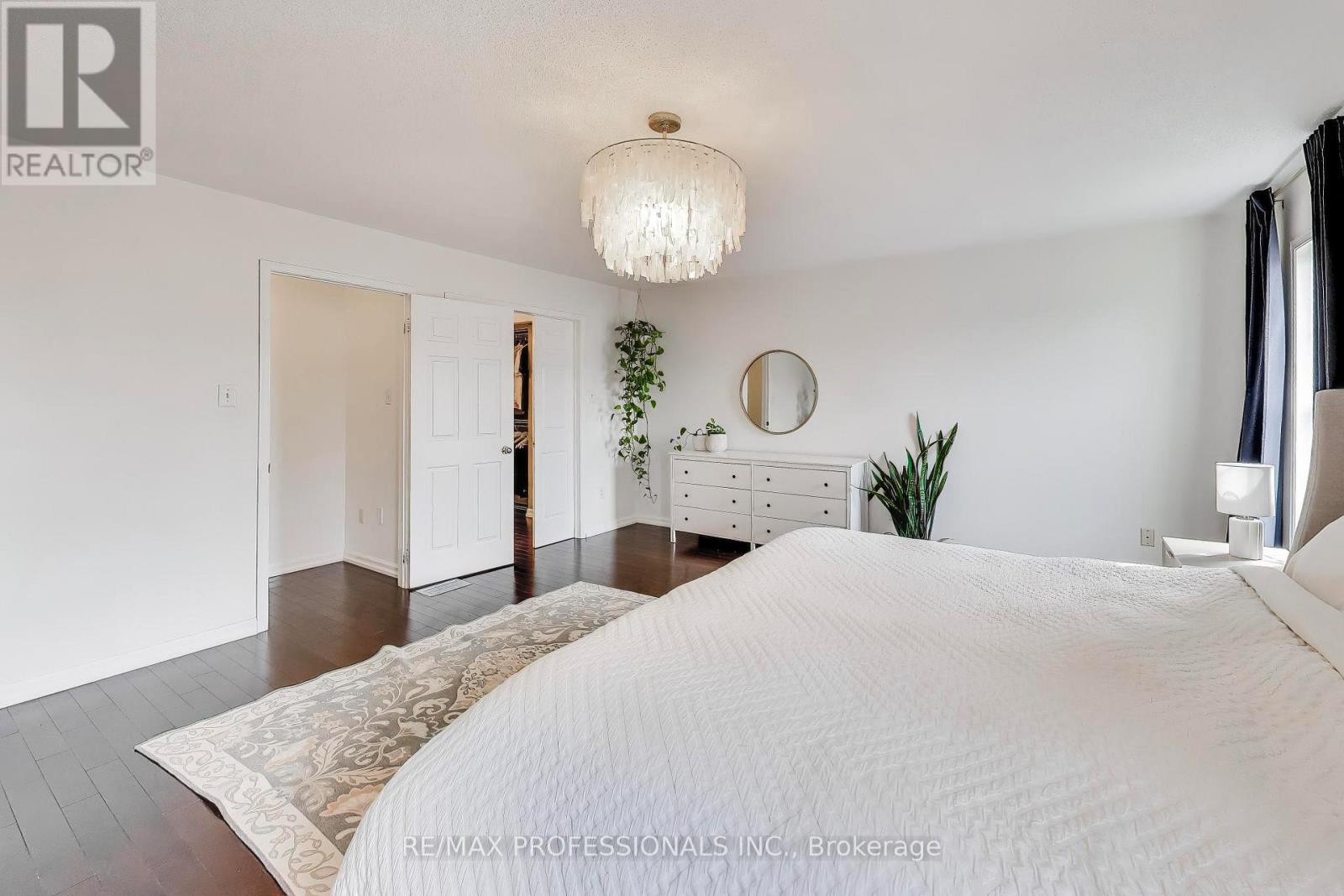 110 Littlewood Drive, Oakville, Ontario  L6H 6V2 - Photo 24 - W12912912