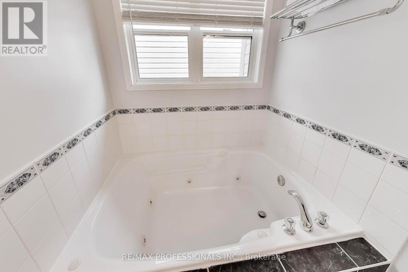 110 Littlewood Drive, Oakville, Ontario  L6H 6V2 - Photo 28 - W12912912