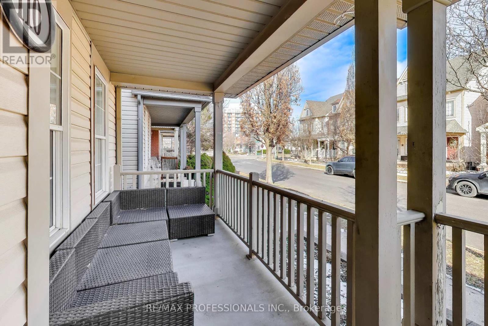 110 Littlewood Drive, Oakville, Ontario  L6H 6V2 - Photo 3 - W12912912