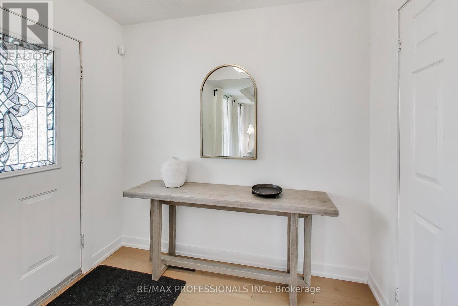 110 Littlewood Drive, Oakville, Ontario  L6H 6V2 - Photo 4 - W12912912