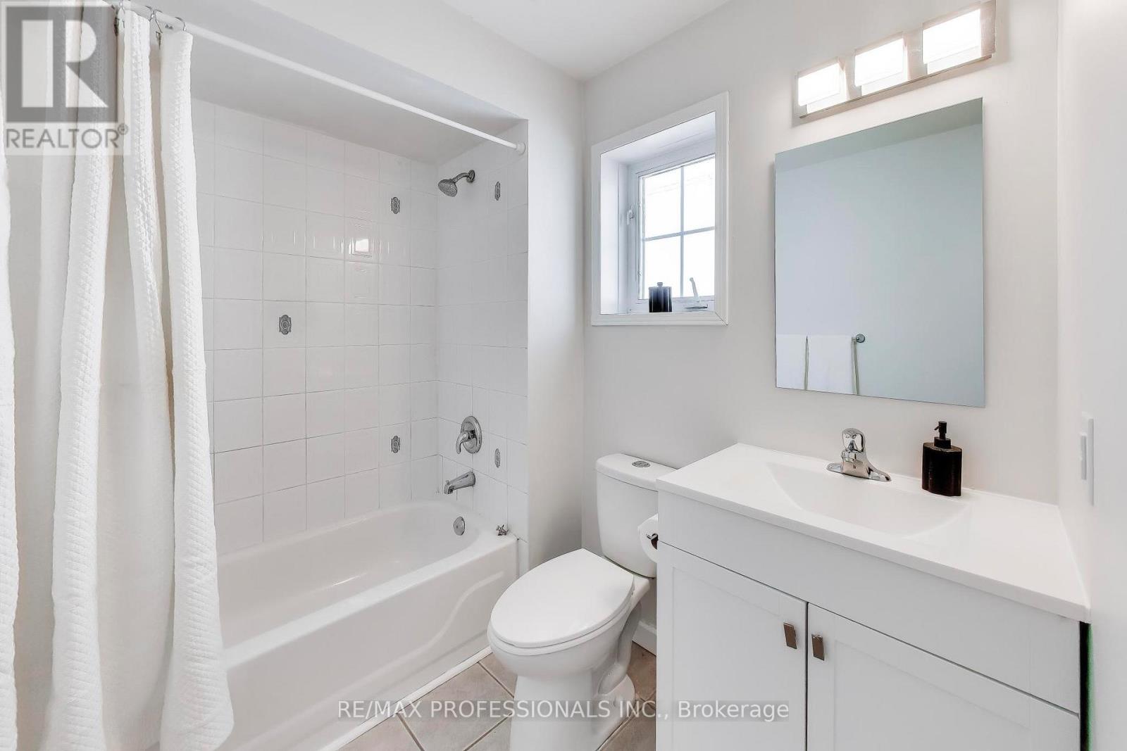 110 Littlewood Drive, Oakville, Ontario  L6H 6V2 - Photo 43 - W12912912