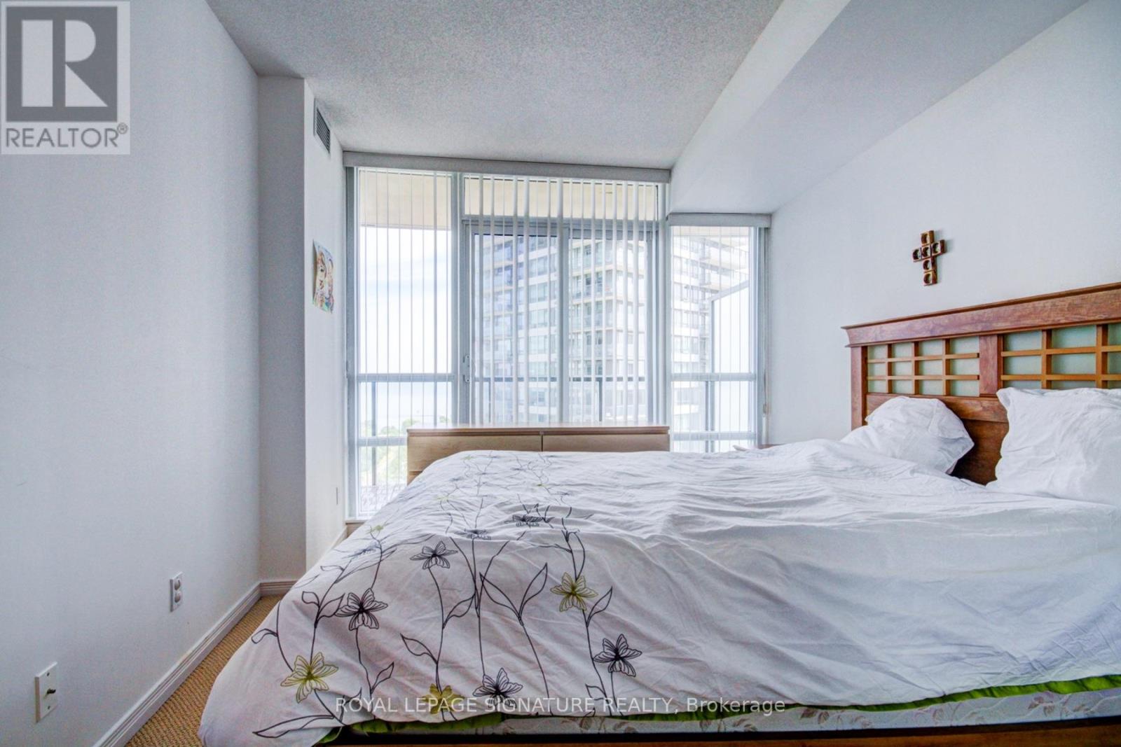 2207 - 15 Legion Road S, Toronto, Ontario  M8V 0A9 - Photo 12 - W12912928