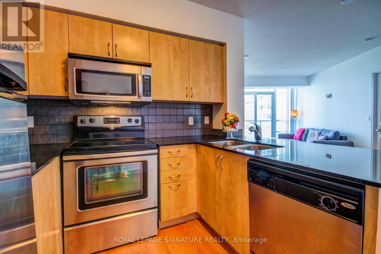 2207 - 15 Legion Road S, Toronto, Ontario  M8V 0A9 - Photo 5 - W12912928