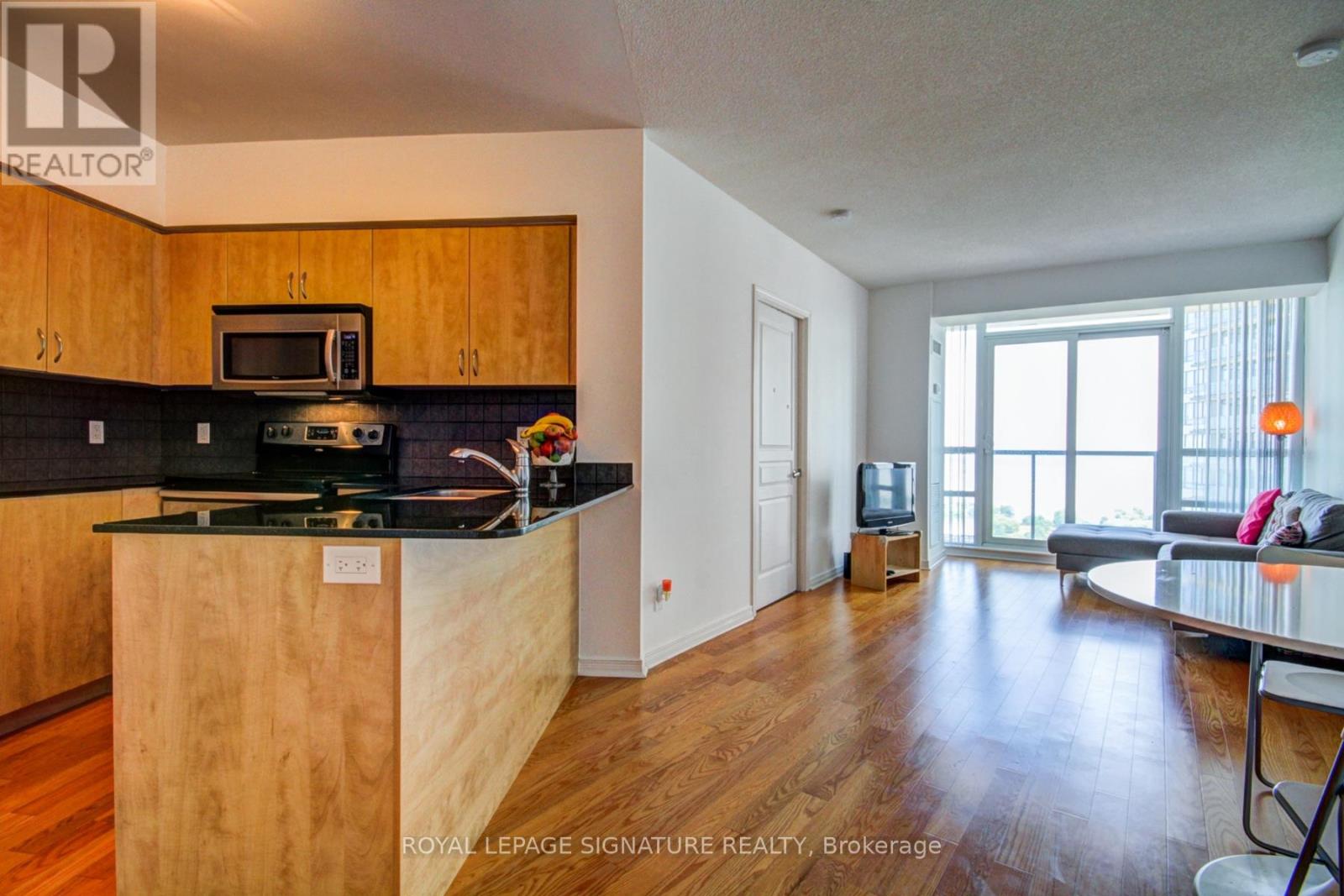 2207 - 15 Legion Road S, Toronto, Ontario  M8V 0A9 - Photo 6 - W12912928