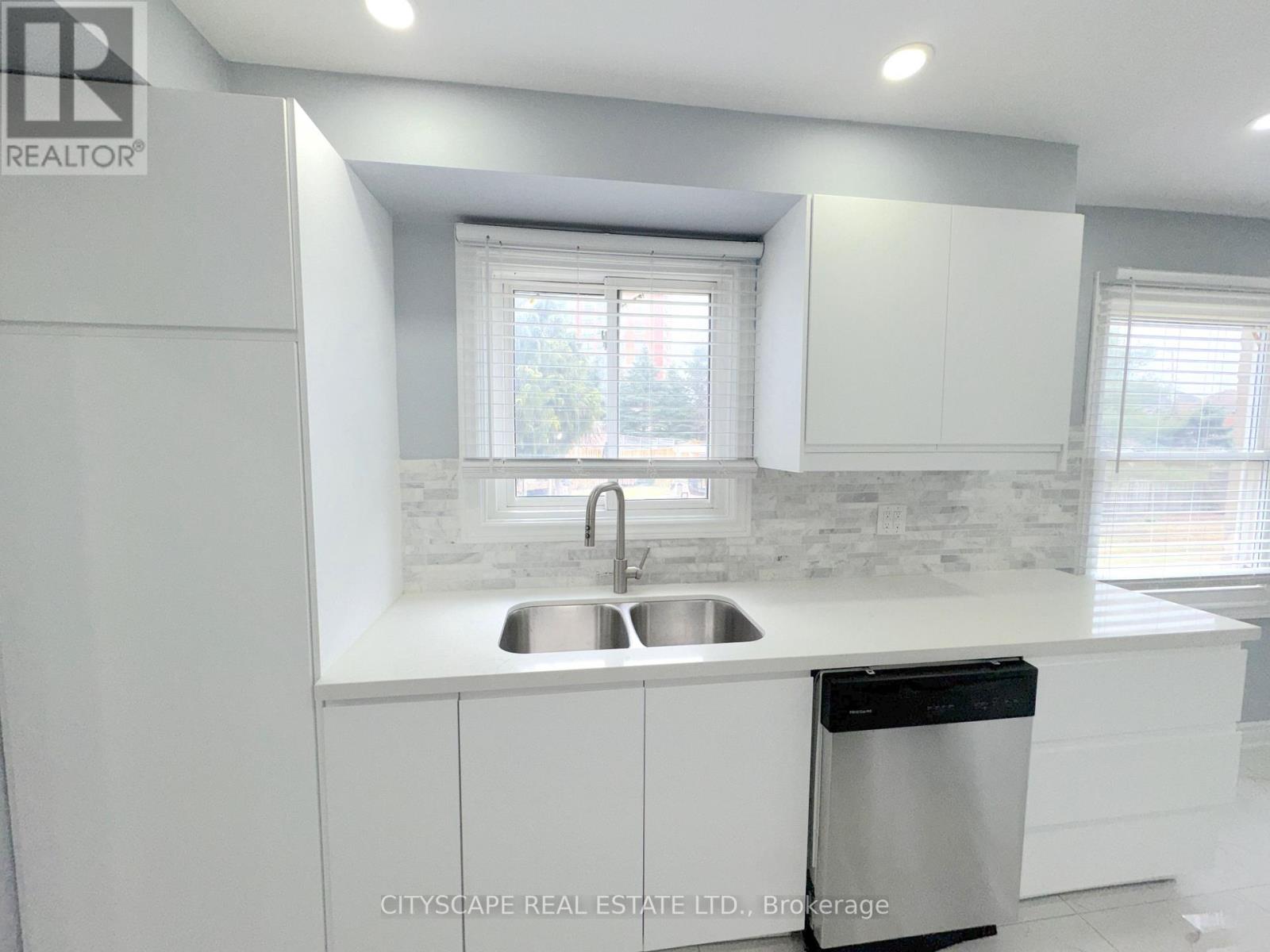 5014 Rundle Court, Mississauga, Ontario  L5M 4A3 - Photo 11 - W12912936