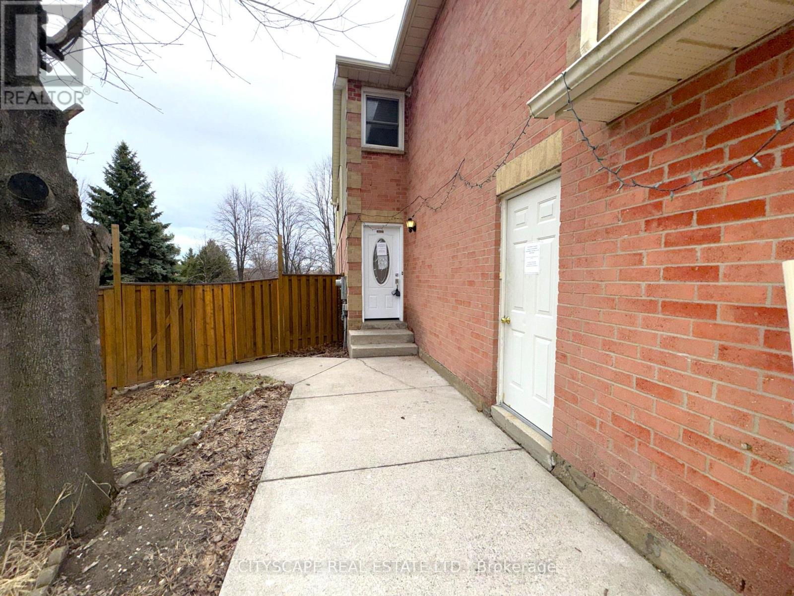 5014 Rundle Court, Mississauga, Ontario  L5M 4A3 - Photo 4 - W12912936