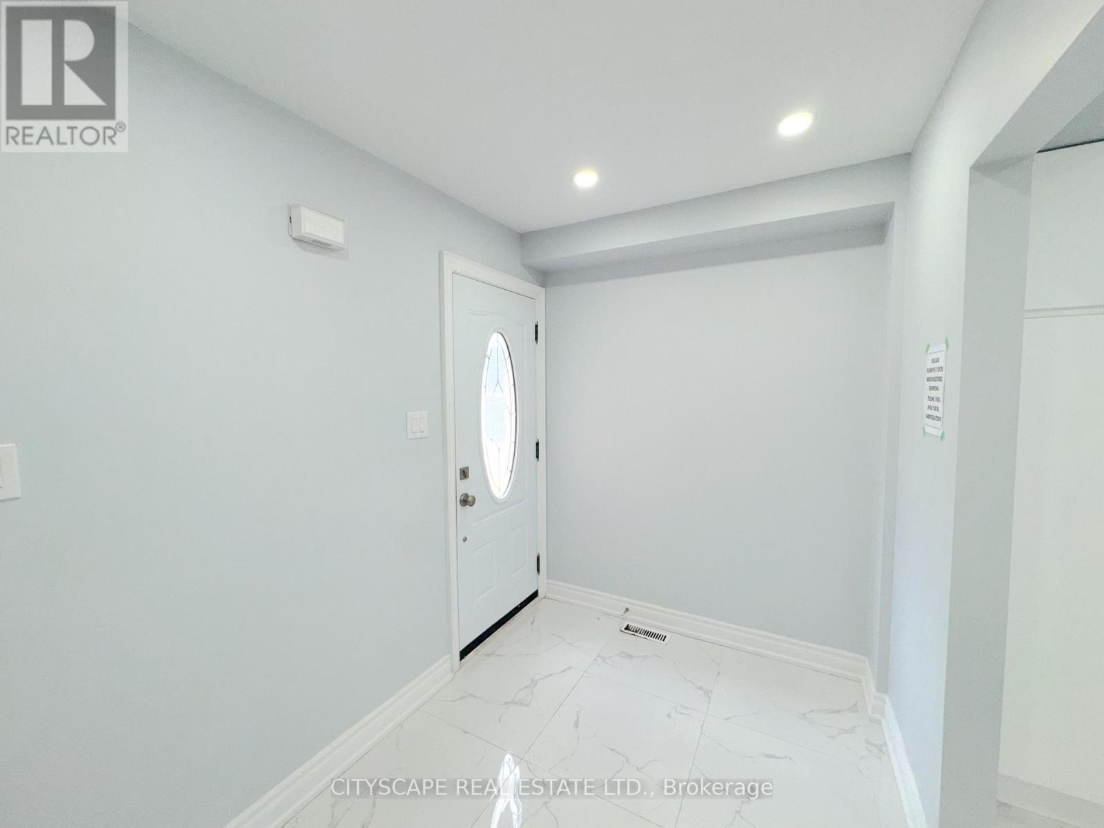 5014 Rundle Court, Mississauga, Ontario  L5M 4A3 - Photo 6 - W12912936