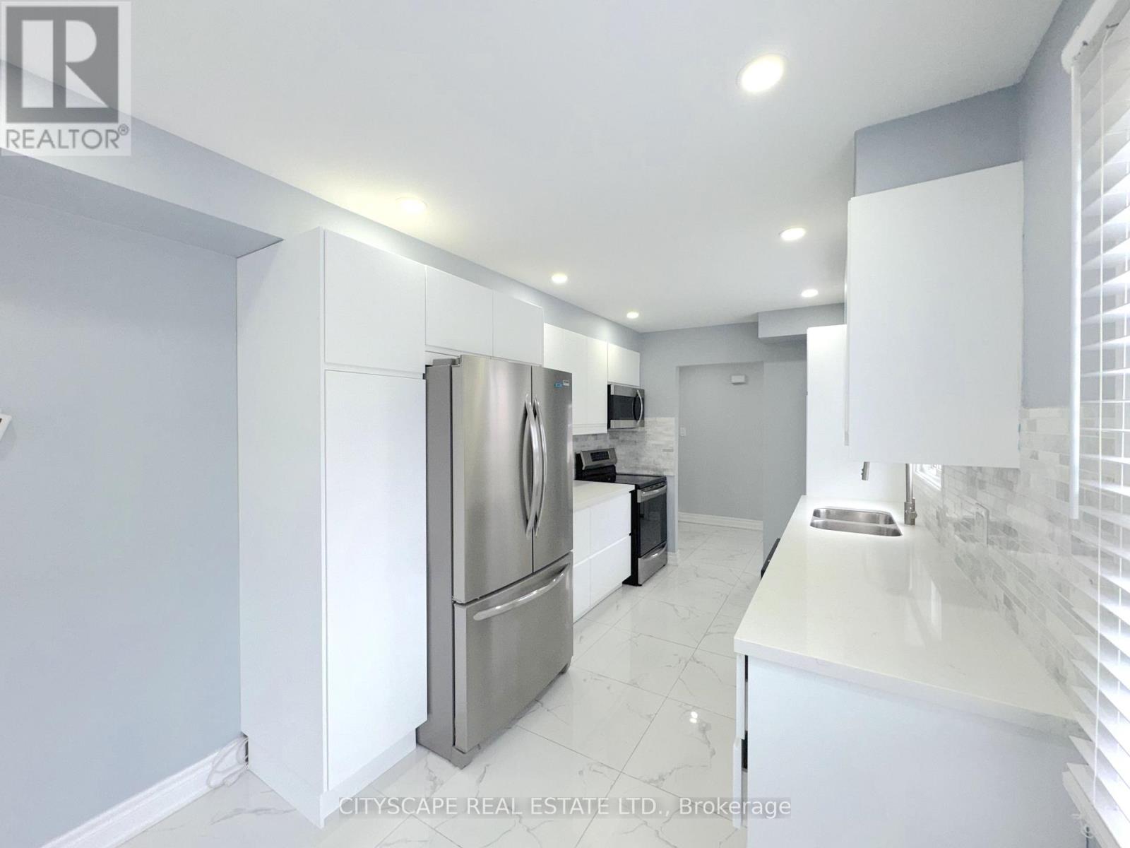 5014 Rundle Court, Mississauga, Ontario  L5M 4A3 - Photo 8 - W12912936