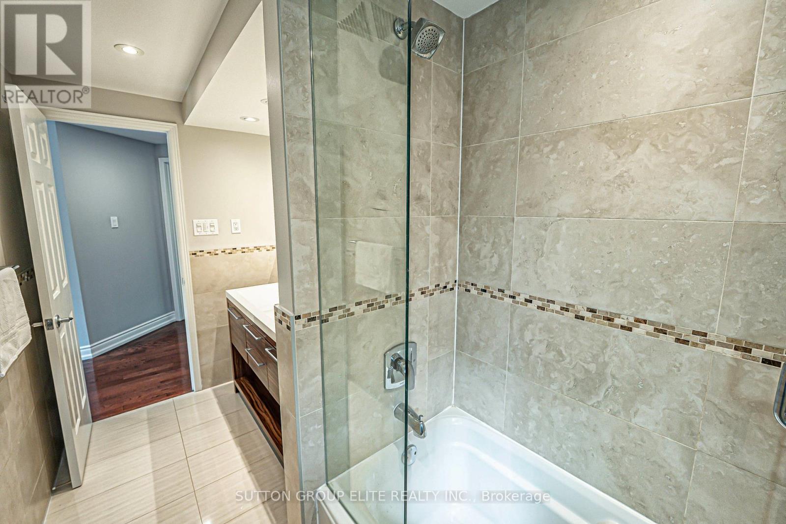 298 Fredericksburg Court, Mississauga, Ontario  L4Z 2T2 - Photo 31 - W12912968