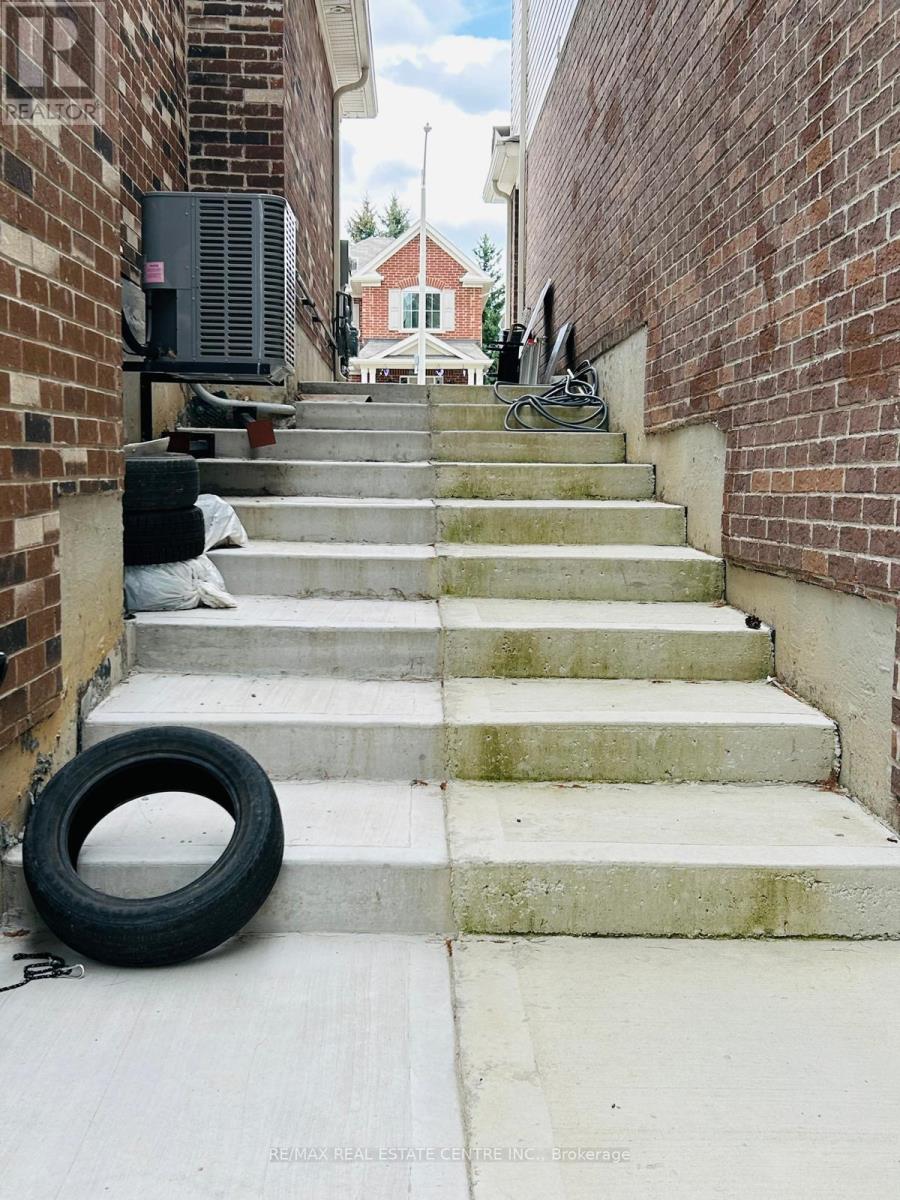 7 Pointer Street, Cambridge, Ontario  N3E 0B3 - Photo 27 - X12912890