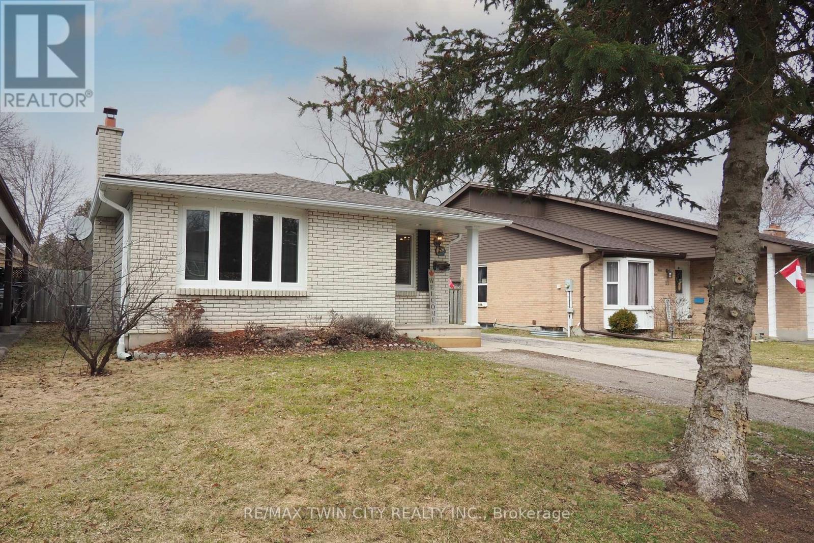 15 Milton Avenue W, Cambridge, Ontario  N3C 2Y3 - Photo 3 - X12912944