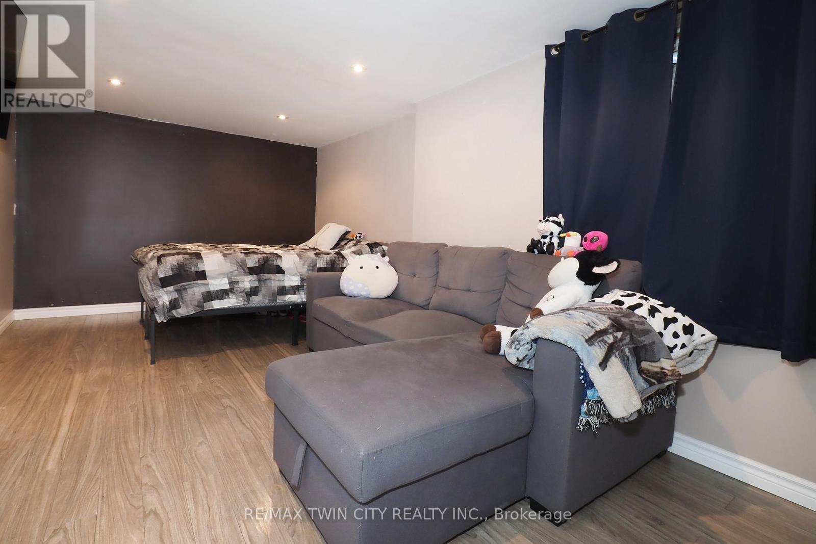 15 Milton Avenue W, Cambridge, Ontario  N3C 2Y3 - Photo 30 - X12912944