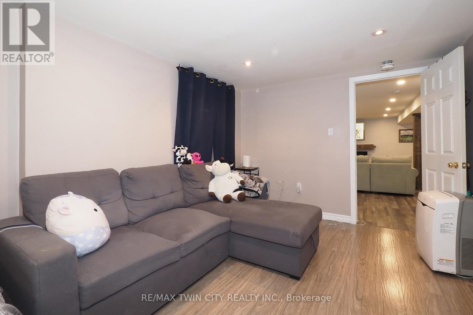 15 Milton Avenue W, Cambridge, Ontario  N3C 2Y3 - Photo 31 - X12912944