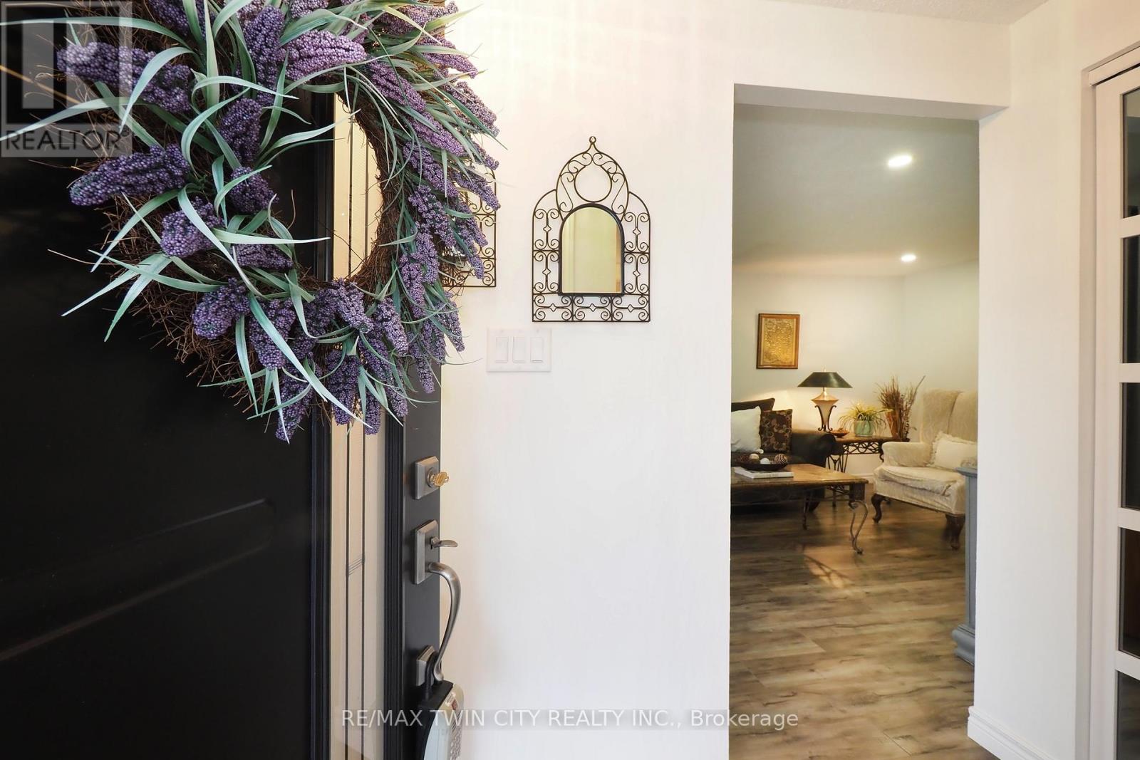 15 Milton Avenue W, Cambridge, Ontario  N3C 2Y3 - Photo 5 - X12912944