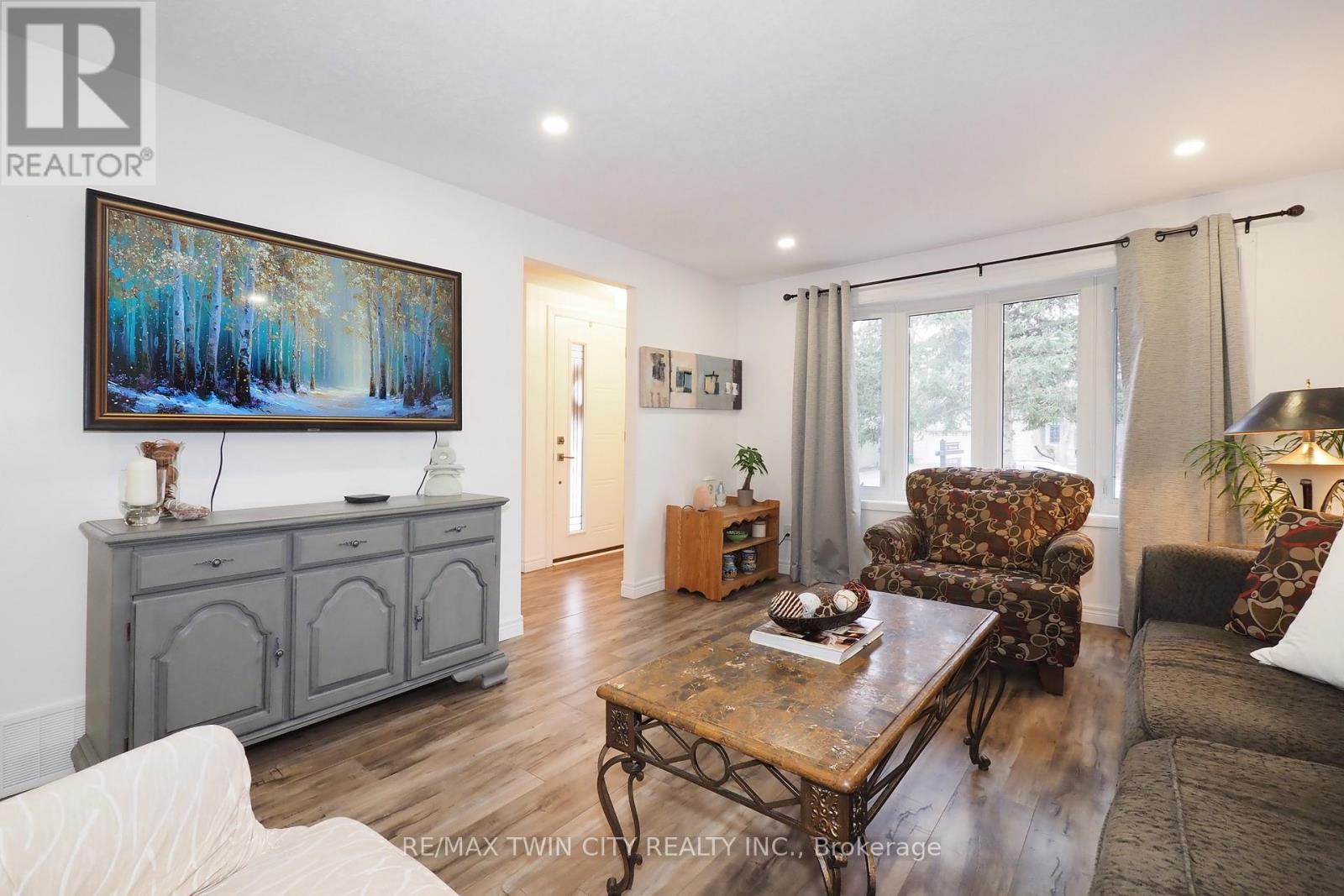 15 Milton Avenue W, Cambridge, Ontario  N3C 2Y3 - Photo 8 - X12912944