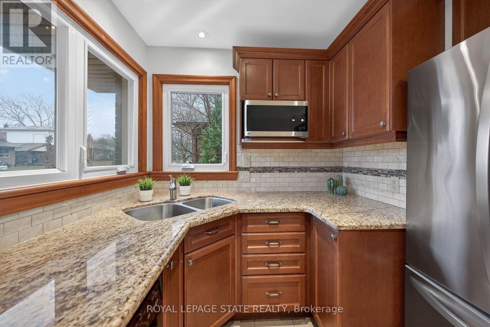 134 West 28th Street, Hamilton, Ontario  L9C 5B2 - Photo 11 - X12912966