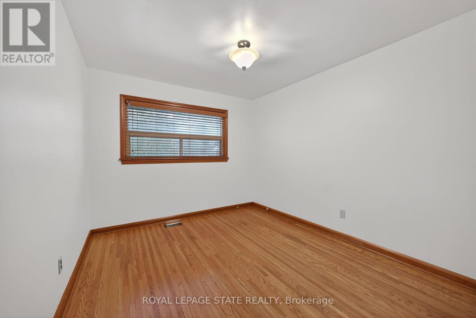 134 West 28th Street, Hamilton, Ontario  L9C 5B2 - Photo 15 - X12912966