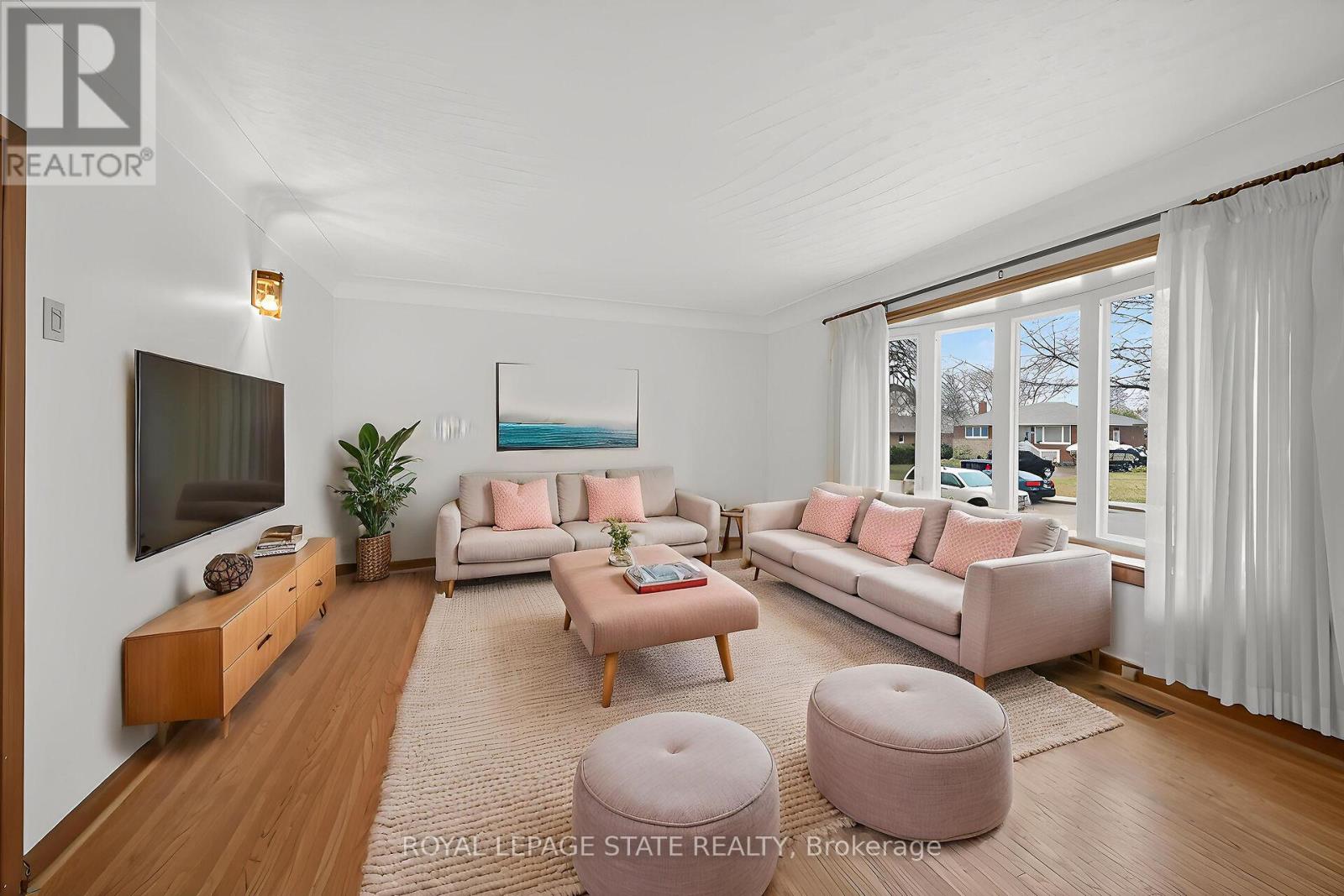 134 West 28th Street, Hamilton, Ontario  L9C 5B2 - Photo 3 - X12912966