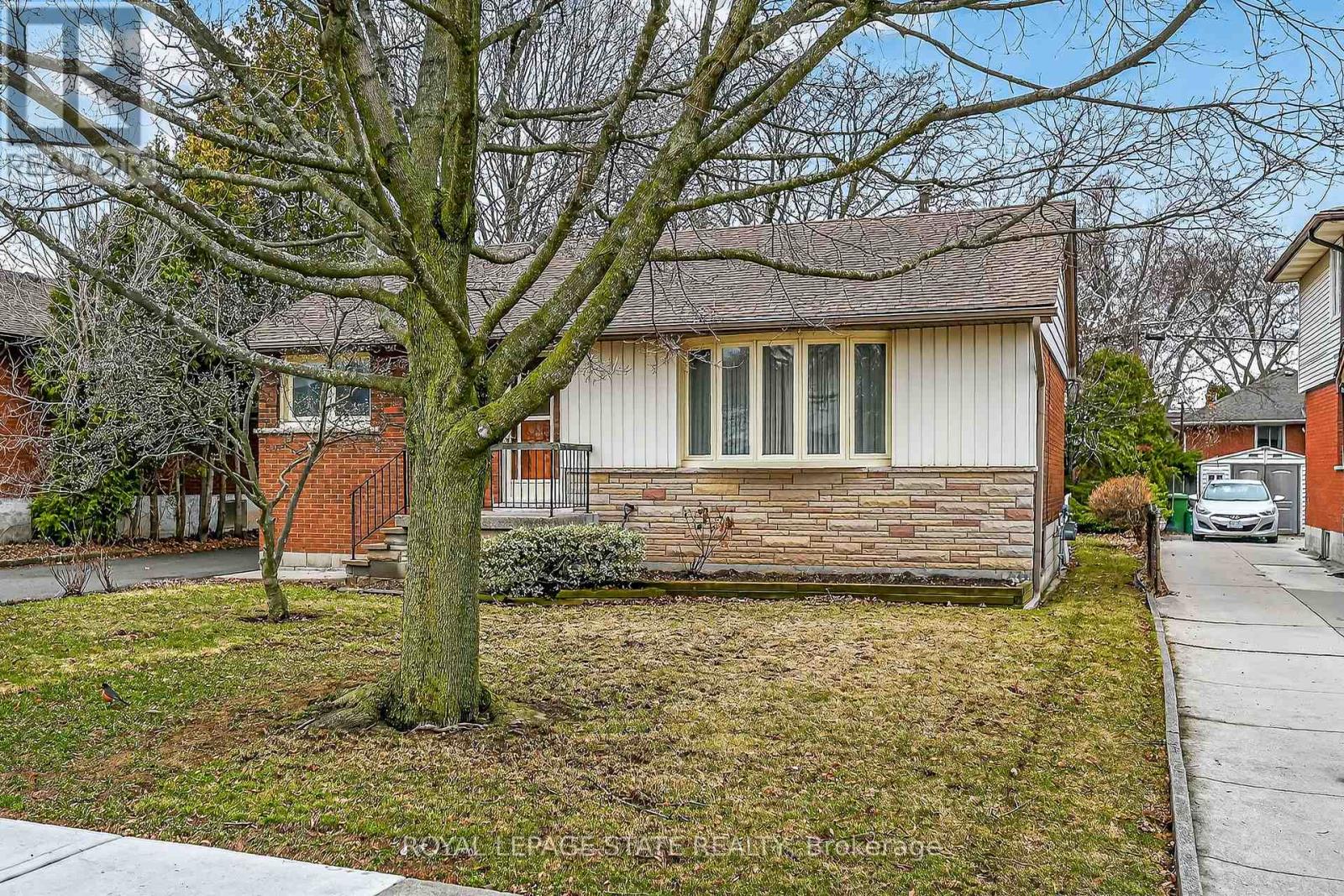 134 West 28th Street, Hamilton, Ontario  L9C 5B2 - Photo 34 - X12912966