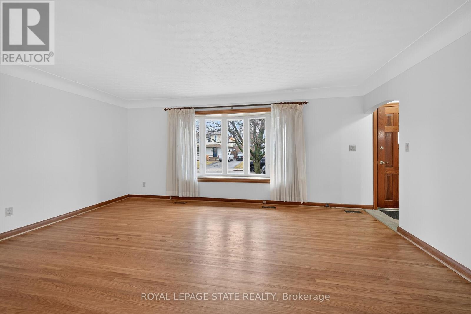 134 West 28th Street, Hamilton, Ontario  L9C 5B2 - Photo 5 - X12912966