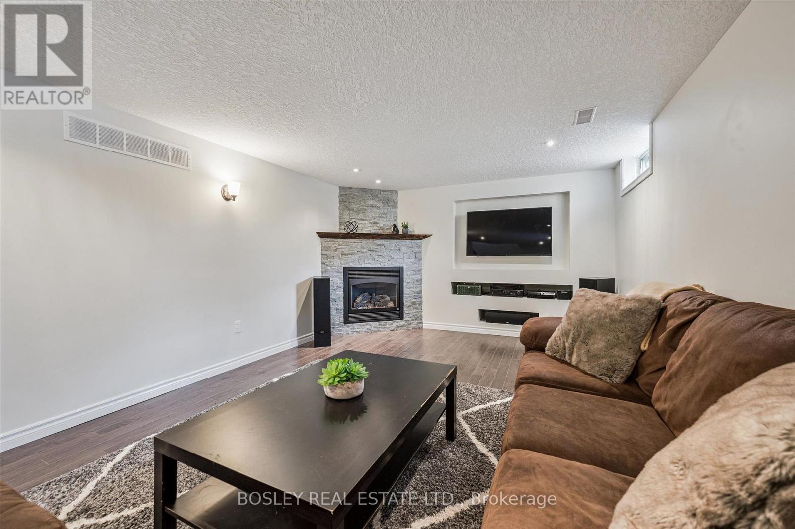 204 Irvine Street, Centre Wellington, Ontario  N0B 1S0 - Photo 22 - X12912972