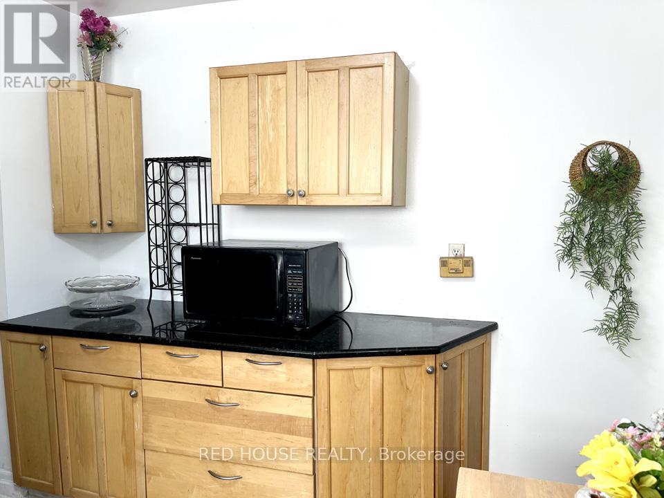 40 North Woodrow Boulevard, Toronto, Ontario  M1K 1W3 - Photo 3 - E12830650