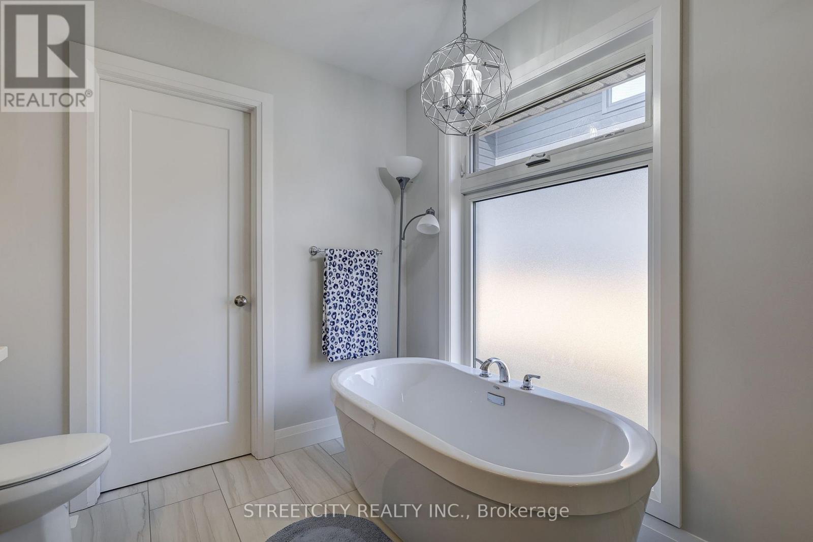 95 Optimist Drive, Southwold, Ontario  N5P 3T2 - Photo 29 - X12913004