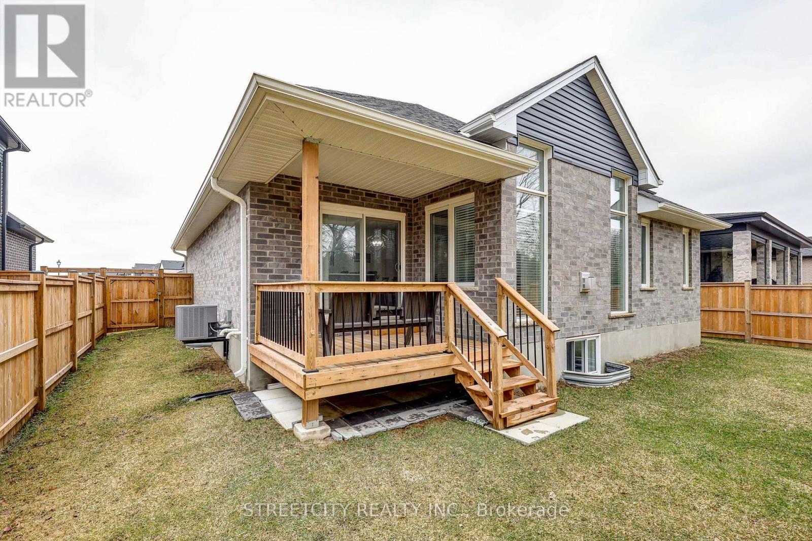 95 Optimist Drive, Southwold, Ontario  N5P 3T2 - Photo 41 - X12913004