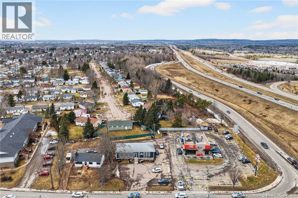 710 Elmwood, Moncton, New Brunswick  E1A 2X7 - Photo 2 - NB135535