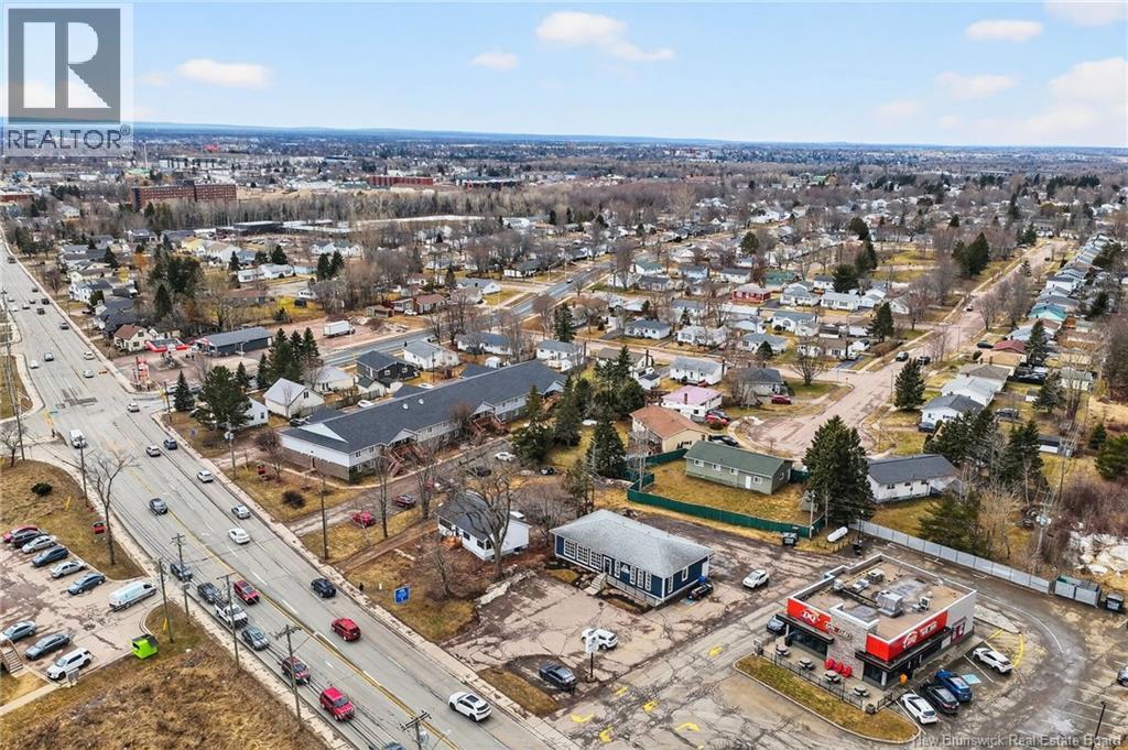 710 Elmwood, Moncton, New Brunswick  E1A 2X7 - Photo 3 - NB135535