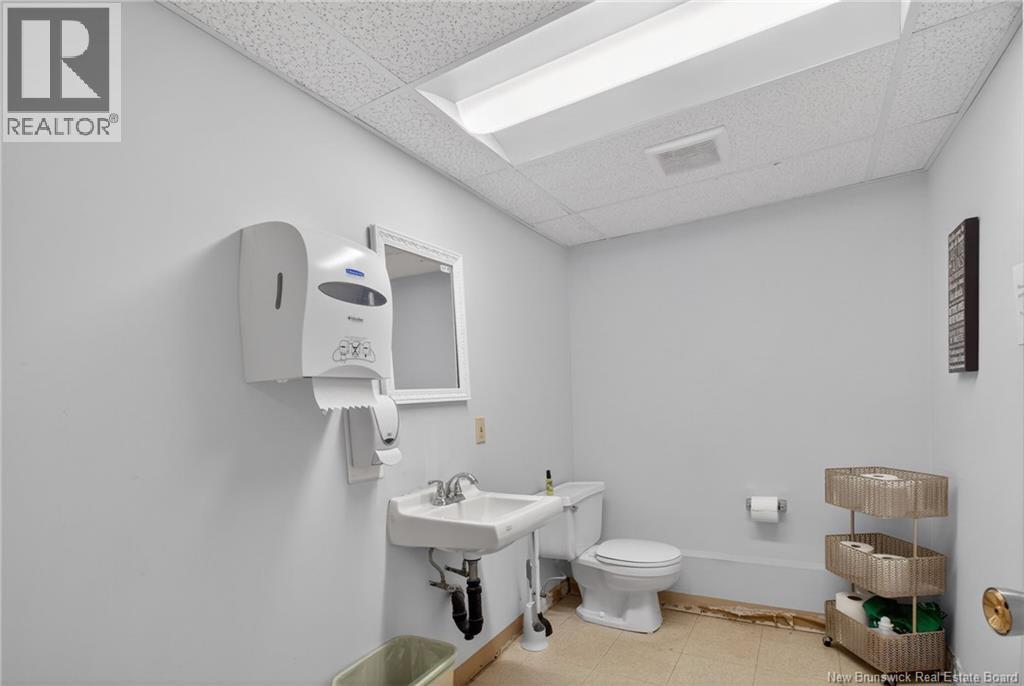 710 Elmwood, Moncton, New Brunswick  E1A 2X7 - Photo 36 - NB135535