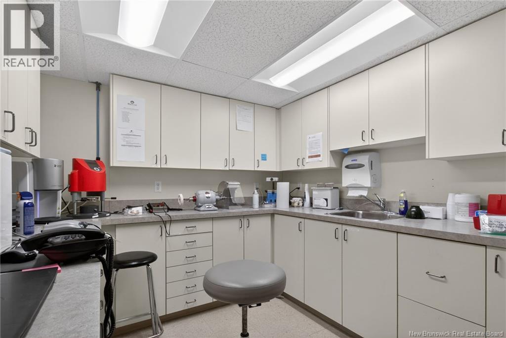 710 Elmwood, Moncton, New Brunswick  E1A 2X7 - Photo 37 - NB135535