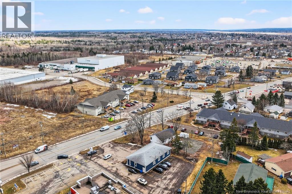 710 Elmwood, Moncton, New Brunswick  E1A 2X7 - Photo 5 - NB135535