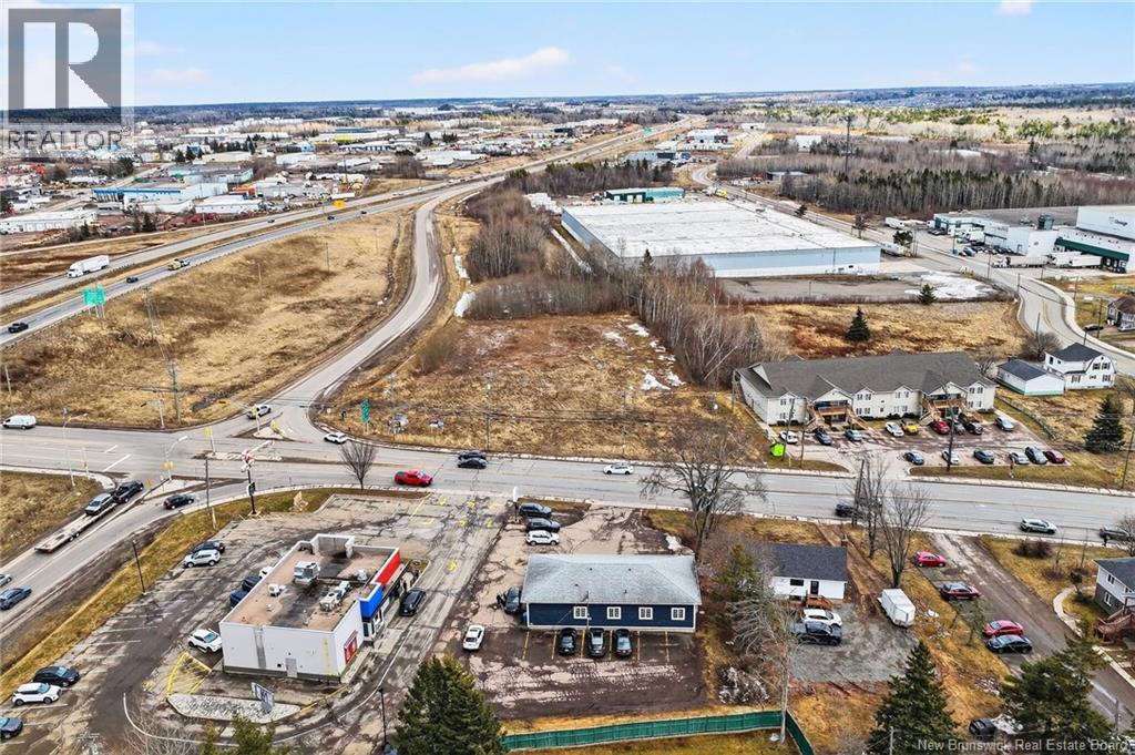 710 Elmwood, Moncton, New Brunswick  E1A 2X7 - Photo 6 - NB135535