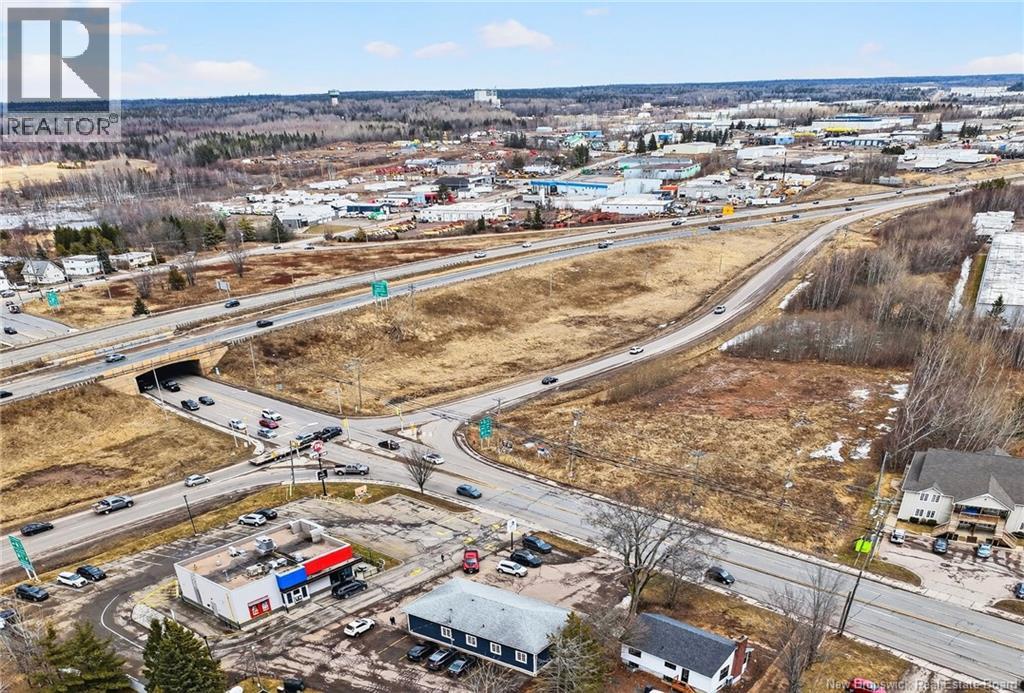 710 Elmwood, Moncton, New Brunswick  E1A 2X7 - Photo 7 - NB135535