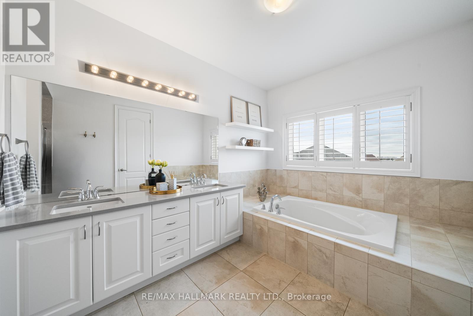 317 Oberfrick Avenue, Vaughan (Patterson), Ontario  L6A 0R5 - Photo 27 - N12912984