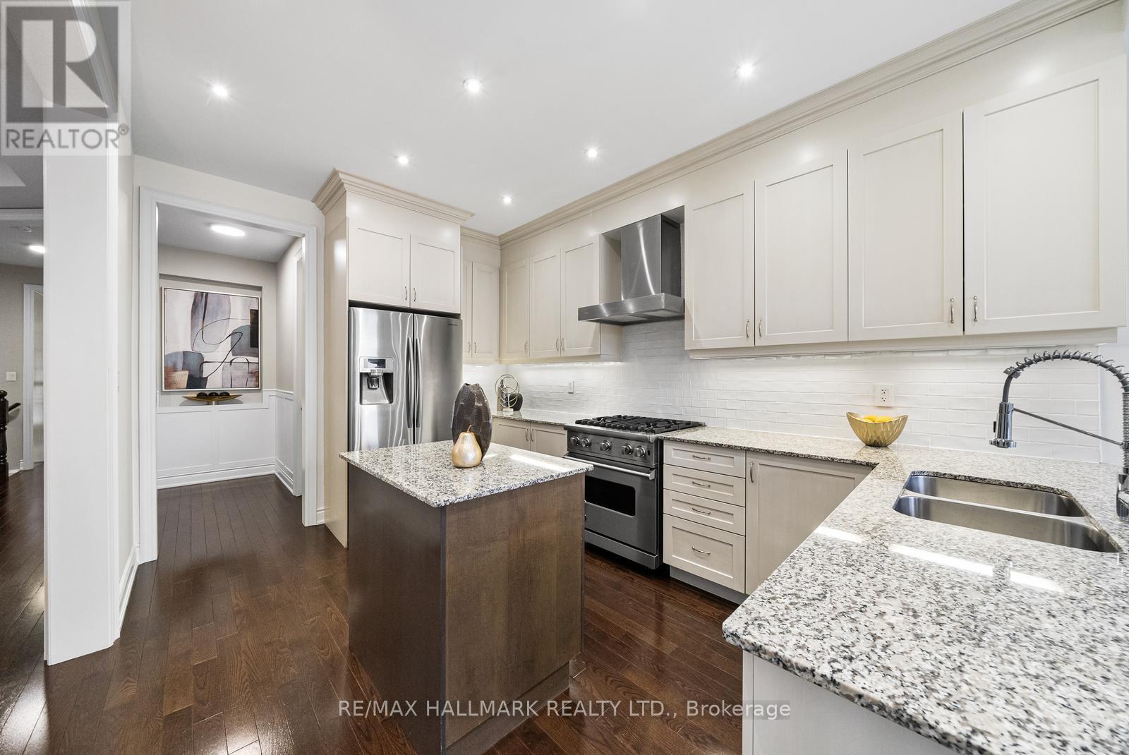 317 Oberfrick Avenue, Vaughan (Patterson), Ontario  L6A 0R5 - Photo 5 - N12912984