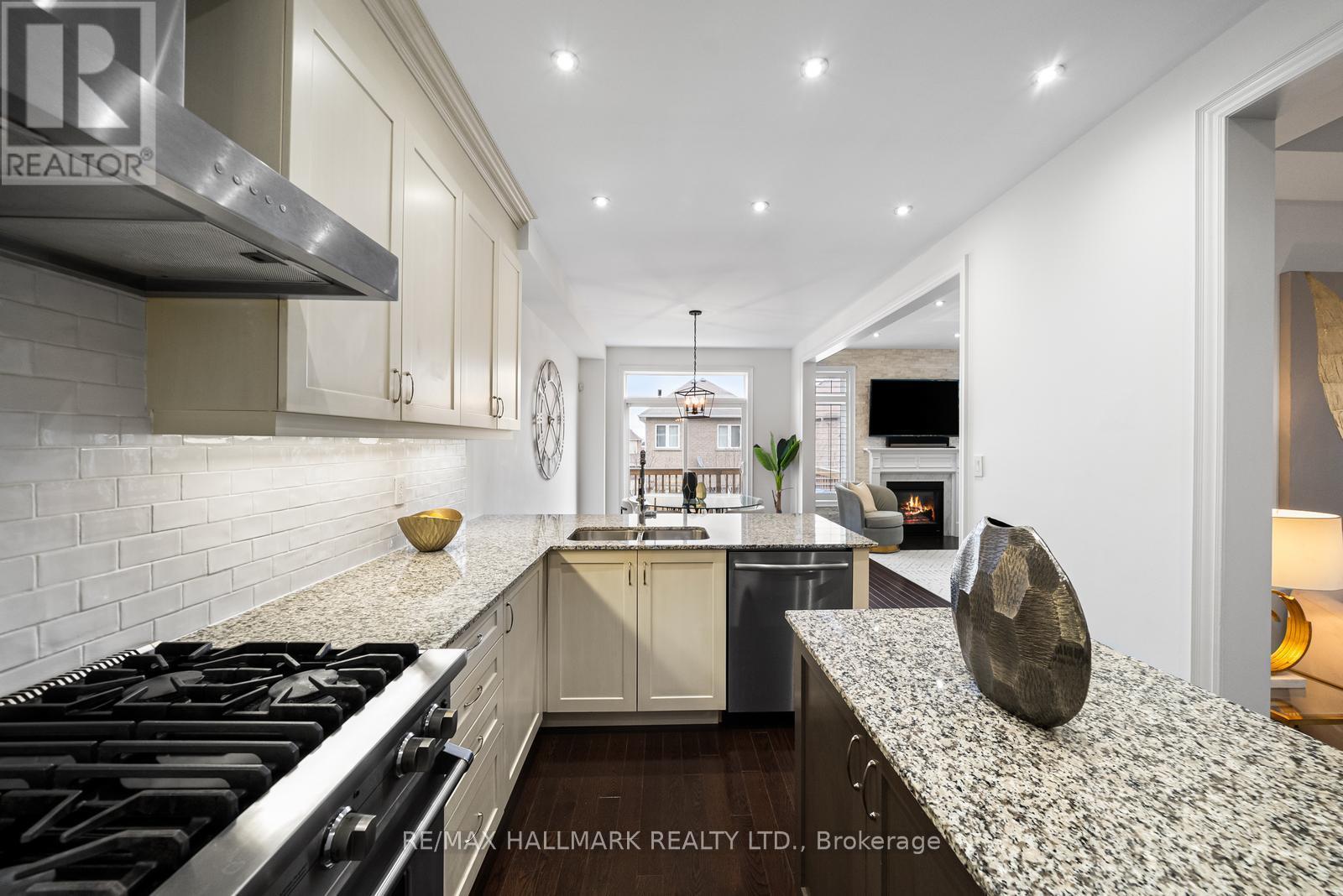 317 Oberfrick Avenue, Vaughan (Patterson), Ontario  L6A 0R5 - Photo 7 - N12912984