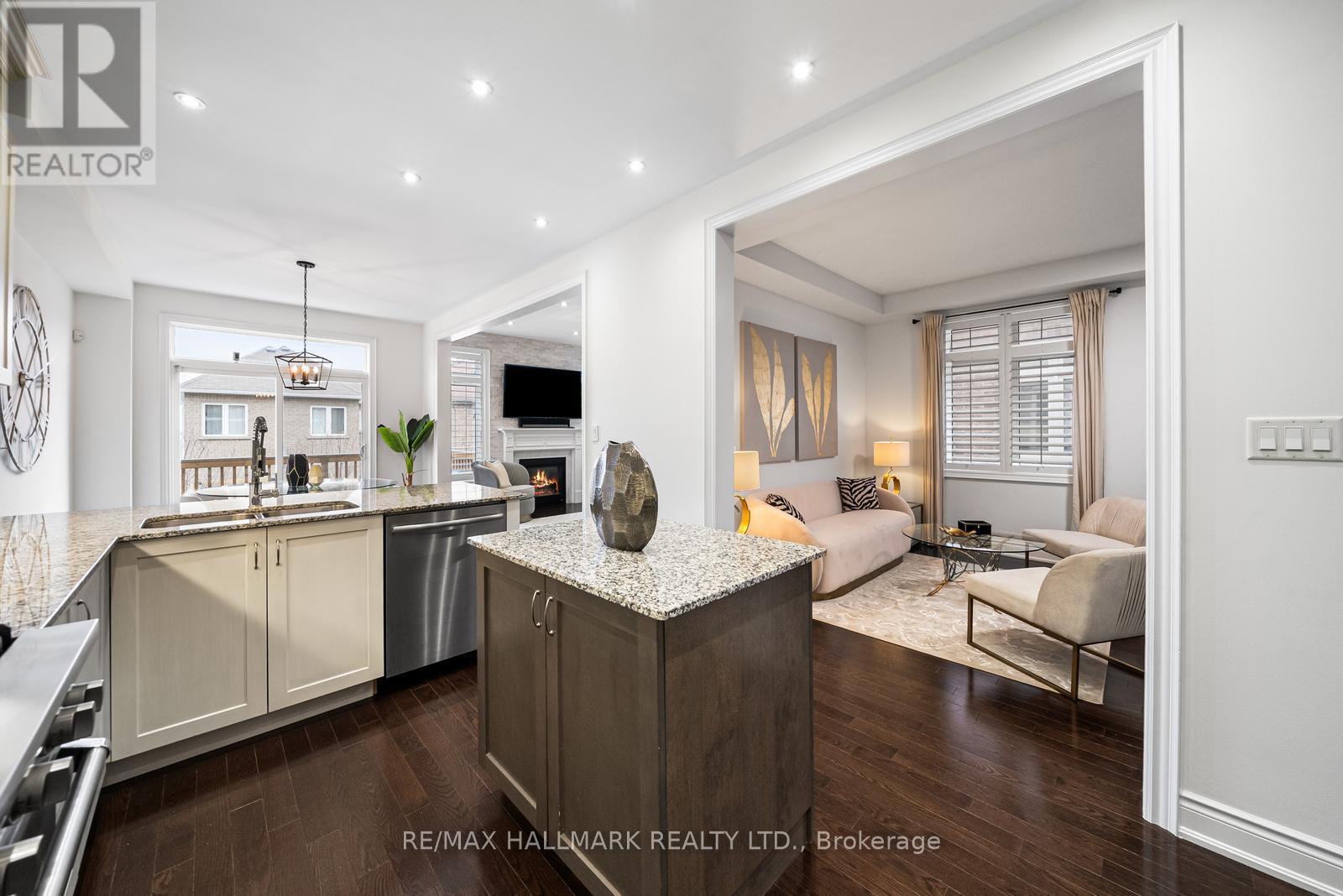 317 Oberfrick Avenue, Vaughan (Patterson), Ontario  L6A 0R5 - Photo 8 - N12912984