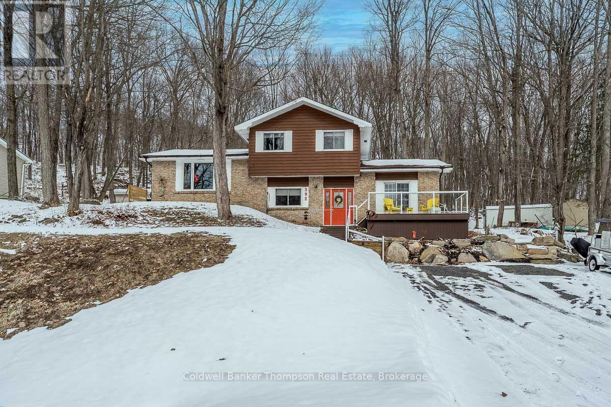 <div class="slider-price">$639,900</div><p>392 Indian Trail, Huntsville, Ontario</p>