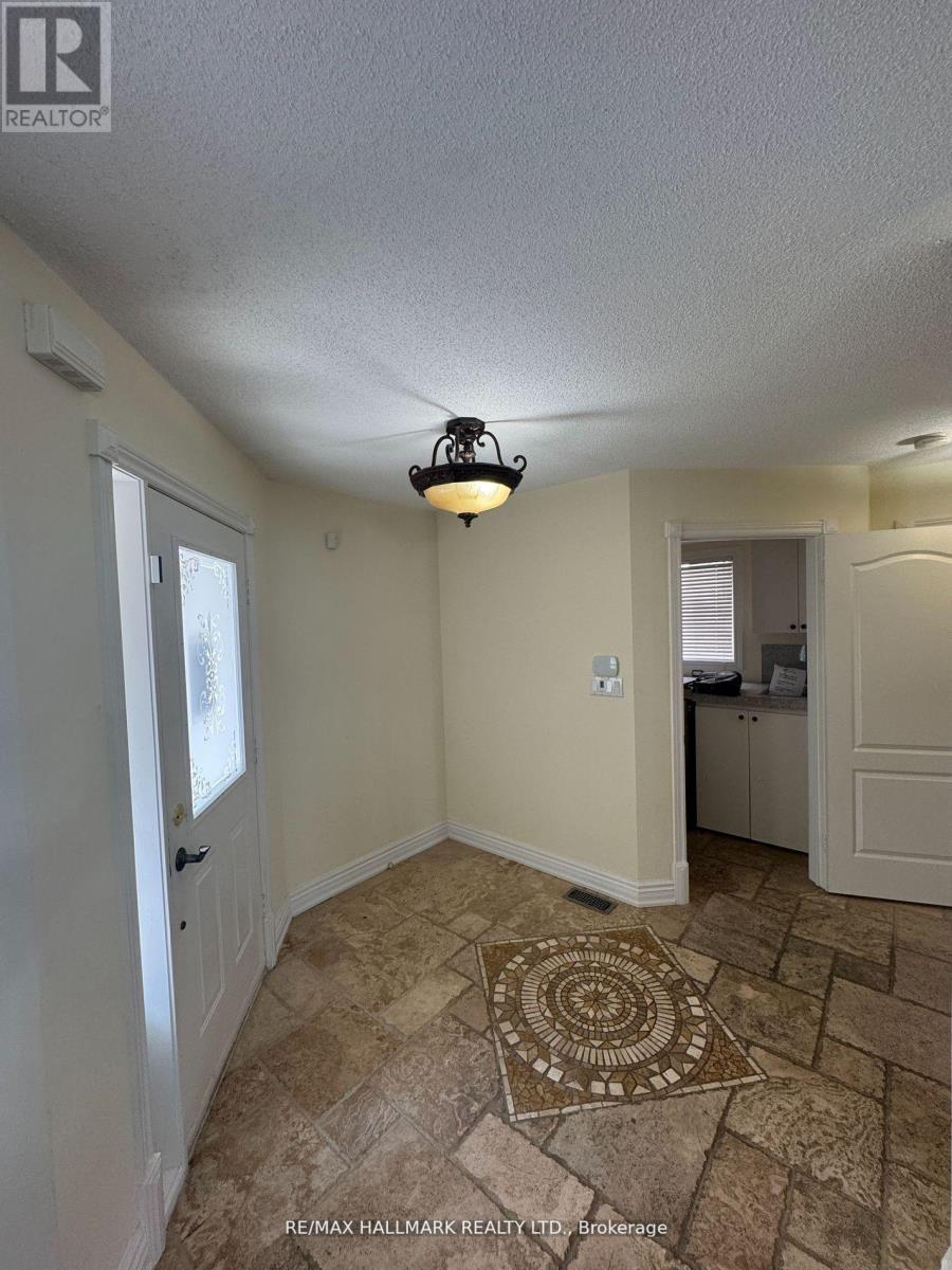 203 Landsbridge Street, Caledon, Ontario  L7E 2J6 - Photo 3 - W12913006