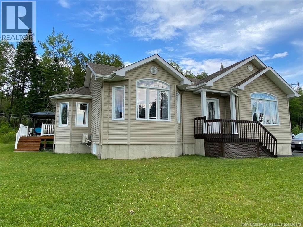 8 Des Plaines Avenue, Edmundston, New Brunswick  E3V 4X4 - Photo 1 - NB135499