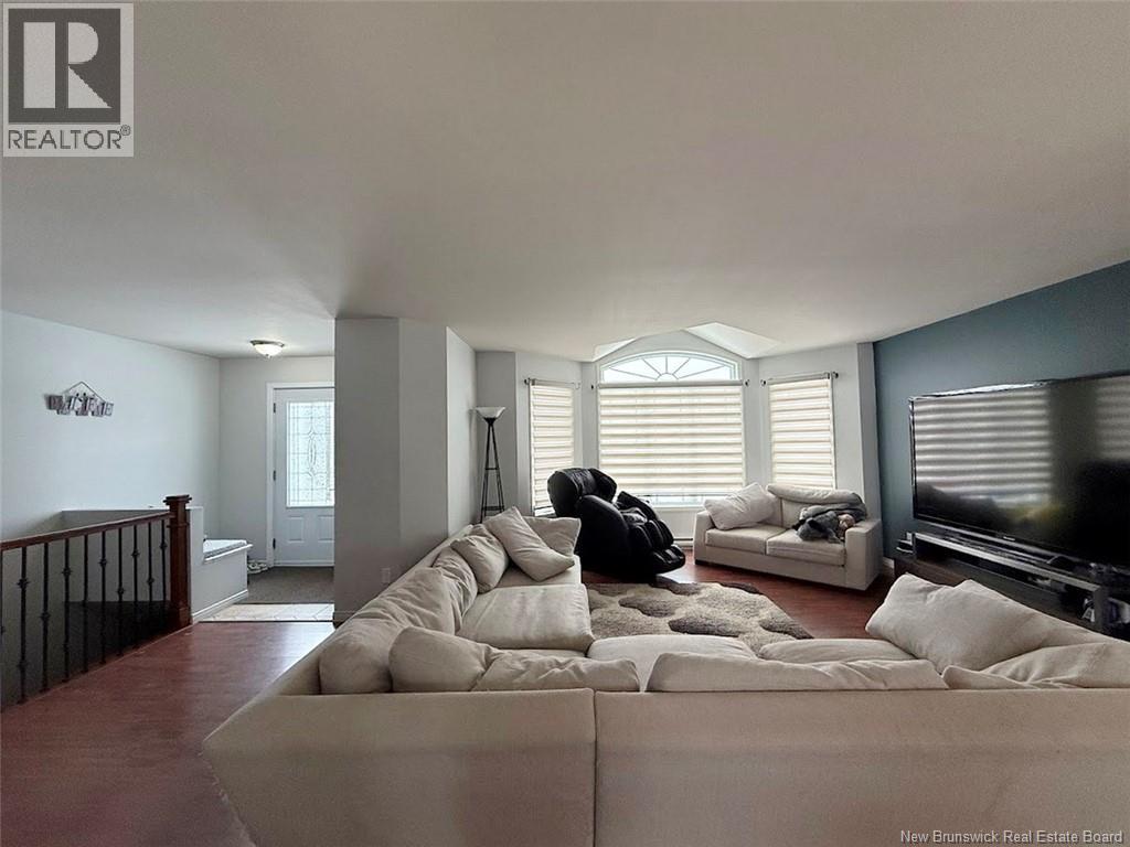 8 Des Plaines Avenue, Edmundston, New Brunswick  E3V 4X4 - Photo 3 - NB135499