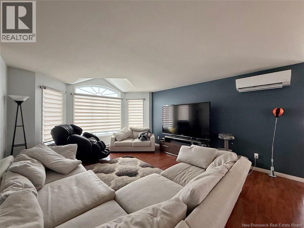 8 Des Plaines Avenue, Edmundston, New Brunswick  E3V 4X4 - Photo 4 - NB135499