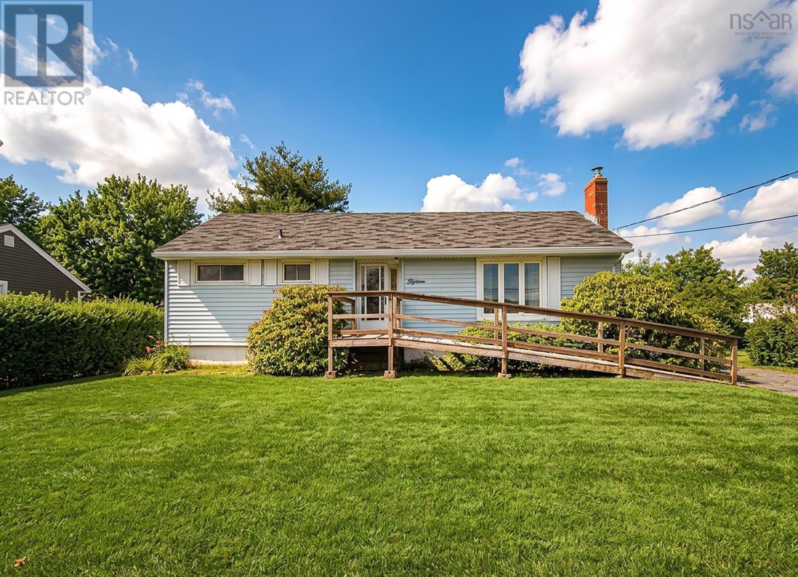 15 Virginia Avenue, Dartmouth, Nova Scotia  B2W 2Z4 - Photo 1 - 202605264